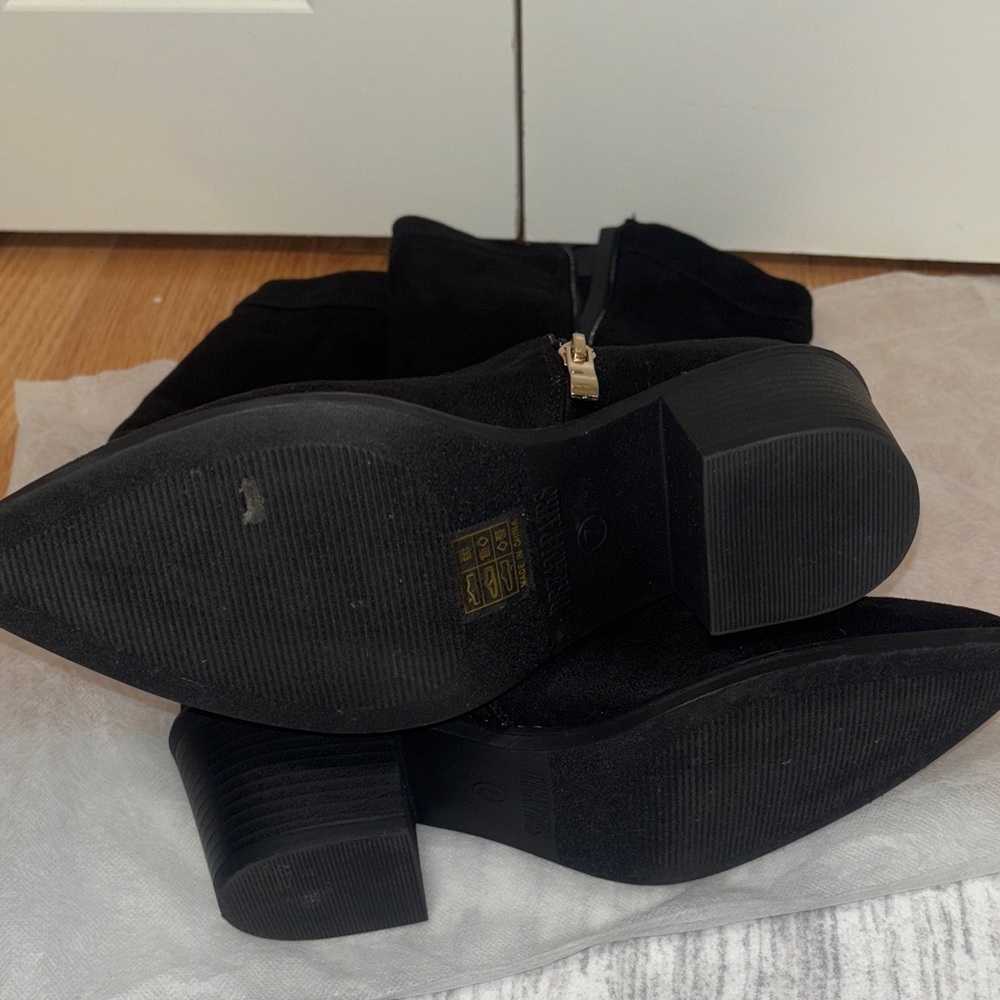 Elegant Black Women's Boots - Picture 3 of 7